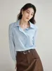 T-shirt pour femmes Dushu bleu clair Spring Femmes Polo Neck Long Manches Blouses Bureau Lady Simple Modal Solid Shirts OBLIQUE PLACKET TOP 24DS81059 240423