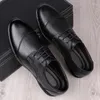 Chaussures décontractées 2024 Brand Men Top Quality Oxfords Style britannique Vobe en cuir authentique Affaires formelles formelles