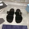 Projektowne kapcie plażowe slajdy Wysokiej jakości sandały bostony bostony piaskowate platforma pokój domowy butów męskich butów męskich