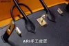 Platinum Handbag Ari Honey Wax Thread Handsewn Bag 25 har svart guldknapp handhållen kvinnors epsom handgjorda äkta läder