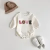 One-Pieces 2023 Baby Love Brodery Sweat-shirt Sweat Romper Crème Couleur Nouveau-né bébé fille fille rober à manches longues