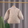 Définit de nouveaux vêtements de bébé de la mode au printemps