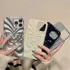Étuis de téléphone portable Placing 3D Butterfly Bumpy Texture Case pour iPhone 15 14 13 12 Pro Max 11 Couleur solide Soft Shockproof Back Cover Fundas D240424