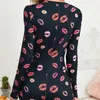 Xingqing Valentines Day Pyjamas för kvinnor Sexiga läppar Skriv ut Deep V Neck -knappen Up Shorts Romper Jumpsuit Loungewear Sleepwear 240423