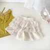 Shorts Hirsch Jonmi 2024 Spring Kleinkinder Mädchen Lace Hohlhöhle koreanische Stil Baumwolle Beige Baby Kinder geschichtet