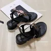 2024 Designer Paris New Women's Sandals Summer Street Street décontracté appartement petit talons gros