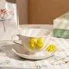 Tazza di caffè in ceramica bianca piattino squisito tazza a fiocco inglese pomeriggio camelia fiore tè regalo di compleanno per la colazione 240418