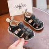 Baby Girls Jungen Sandalen Sommer Kinder echte Lederschuhe bequeme Kleinkindschuhe weiche Einzelkinder Strand Sandalen 240418