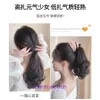 Lågpris kvinnor peruker hår online butik päron blomma krullad kort hästsvans peruk för kvinnlig fluffig bandage låg naturlig imitation lång hög flätning
