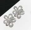 Designer Hot Selling Van nieuwe bloemvormige micro -ingelegde oorbellen super onsterfelijke zoete stijl klassieke mode -sieraden