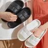 Tofflor sommarflicka strand tjock plattform tofflor kvinnor koreanska eva hem flip flops damer bekväm mjuk sula moln sandaler för män