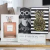 Dekorativa föremål Figurer Luxury Parfume Black White Brand Custom Fake Books Coffee Table Decoration Faux Book Storage Box Bedroom Decor D240424