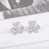 고급 디자이너 Vancefe Clover Earrings 18k 골드 글로시 페이스 다이아몬드 꽃잎과 꽃 간단하고 우아한 스타일 이어링