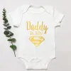 Einszene Baby Strampler Neugeborene Baby Jungen Mädchen Kleidung Gold Daddy ist mein Held Lustiger Druckkind Baby Jumpsuit süßer lässiger Babybodysuit