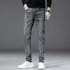 Designer de jeans masculin 2024 jeans bleu printemps slim slim fit small pieds pantalons élastiques coréens gc label 1fl0