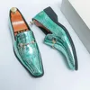 Zapatos casuales de moda hombres solteros mocasines PU escala de pescado cuero con decoración de hebilla de metal vestido de negocio