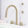 Rubinetti del lavandino da bagno oro spazzolato e manico singolo nero dual/tre fori tira fuori ponte montato su acqua fredda rubinetto