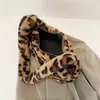Сумки для плеч пушистый леопардовый принт подмышка для женщин зимняя мода мягкая плюшевая сумка кошельки