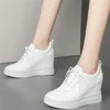 Scarpe casual 2024 Pompe da donna allacciato cunei vere cunei di cuoio ad alto tallone vulcanizzato femminile di punta di piedi