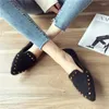 Casual schoenen metaal klinknagels dames pointy teen winter warme bont loafers abrikoos/zwarte pluche zachte zool flats gezellige slip op zwangere mocassins