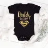 Einszene Baby Strampler Neugeborene Baby Jungen Mädchen Kleidung Gold Daddy ist mein Held Lustiger Druckkind Baby Jumpsuit süßer lässiger Babybodysuit