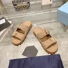 Projektowne kapcie plażowe slajdy Wysokiej jakości sandały bostony bostony piaskowate platforma pokój domowy butów męskich butów męskich