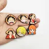 Enfance Comic One Piece Charms Anime Charmes en gros Souvenirs d'enfance Douct Cartoon Cartoon Charmes Accessoires de chaussures PVC Décoration Boucle Soft Rubber