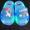 Slipper Luminous Childrens Slippers Chaussures cristallines lumières étincelantes Les garçons et les filles brillent dans les slippersl2404 cool