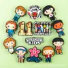 Stranger Things Friend Anime Charms Wholesale Childhood Memories roliga presenttecknad charms sko tillbehör PVC dekoration spänne mjuka gummilogar charms