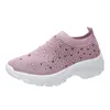 Chaussures décontractées brillant les plats en cristal pour les femmes plus la taille des baskets blanches en mailles respirantes 2024 automne Soft Sole Sports