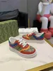 Nya designer barn sneakers löpskor läder logotyp märke barns sportsko skarv design flickor pojkar storlek 24-35 baby casual skor