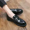 Svart och blått patentläder Casual Loafers Men's Moccasin Business Slip-On Peas Shoes Free Frakt