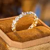 Bröllopsringar delikat enkelshjärtat tunna ringar för kvinnor antik guldfärg vit zirkon stapling bröllop band mångsidiga handsmycken CZ