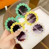 Lunettes de soleil Frames 2023 Nouveaux enfants Lunettes de soleil Girl Mute Flower Edge Decoration Full File Sun Sun Travel Travel Eyewear UV400 OCULOS DE SOL