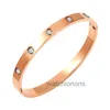 Högkvalitativ lyx Bangle Carter 18K Rose Gold Minimalist Style Armband Kvinnliga Simple Hand Jewelry bleknar inte koreansk version Online Röd personlig tjejfri