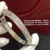 High -end sieradenbanden voor Carter Womens v Gold Classic Brede Full Sky -armband geplateerd met 18K roségouden hand ingesteld met drie rijen diamant vol diamant diamant buckle bangle