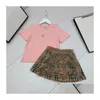 Roupas Conjuntos de roupas Kids Designer Kid Duas peças Conjunto de bebê Roupos 2 PCs Toddler camiseta meninas Meninas Tilhas de traje curto Ternos de luva de luxo OTRE OTR3C