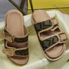 Mode Luxusgefühl fendig Sandalen berühmte Designerin Frauen f Sandalen Plattform Sandale Slipper Leder Double F Logo bedruckte Metallknöpfe 302