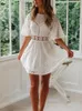 Weißes Sommerkleid hohl Out lässige modische rückenlose Mini -Kleider Blumensticke Baumwollparty Robe Vestidos 18504 240418