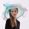 Berretti Pink Big Flowers Lace Wedding Party Cap Hepburn Style Elegante cappello a cilindro nero di lusso con cappelli da fedora di rosa bianca