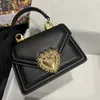 Frauen mit echten Ledertaschen für Frauen High-End-Designer-Crossbody-Kettenbeutel Pearl Bowtie Heart Button Tasche Europäer und amerikanischer Stil