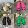 Femmes hommes plate-forme glisse concepteurs de quilting sandales en cuir réel pantoufles plates en caoutchouc en caoutchouc épais tongs tongs plage chaussures d'été avec boîte n ° 435