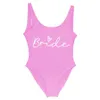 Kvinnors badkläder S-3XL Gold Print Team Bride One-Piece Swimsuit Squad Women badkläder Bachelorette Party Swimsuit Summer Beatchwear Bathing Suit D240424