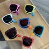 Солнцезащитные очки Новый стиль Ультрасоростые складные солнцезащитные очки наружные ультрафиолетовые оттенки солнцезащитные очки для мальчиков -девочек Портативные солнечные очки. 240423