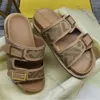 Mode Luxusgefühl fendig Sandalen berühmte Designerin Frauen f Sandalen Plattform Sandale Slipper Leder Double F Logo bedruckte Metallknöpfe 302