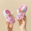 Sandaler sommar barn tofflor baby söta blommor mjuka ensamma sandaler inomhus mjuk anti slip flicka sandaler hålskor barn strandskor 240423