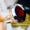 Wedding Rings New European and American Hand Jewelry Palace Retro Style Red Zircon Ring Womens Luxury Business Activity Ring