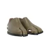 Casual Shoes Slip On Tabi For Men Novel Designer Style Bekväm platt fast färg Split tår Business Black Beige