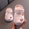 Sandaler sommar nya babyskor barn tofflor 2022 barn trevligt icke -slip mjukt golv pojkar flicka småbarn strandskor barn sandaler 1-5 år 240423