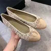 Designer classique Chaussures de bateau à talon plat pour femmes véritables mots de danse en cuir en cuir molle molle confortable décontractés slipt sur la mode femme entraîneurs